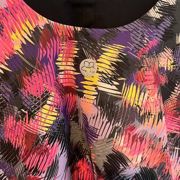 NWT Isabella Colorful cropped active tank top with built-in bra. Size 3x - Picture 6 of 6